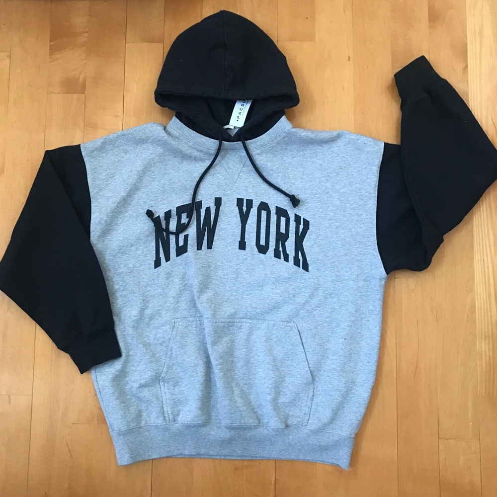 Brandy Melville New York Christy Hoodie NWT